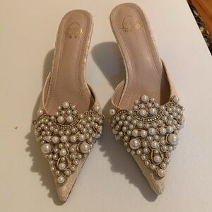 Pearl embellished flat low Kitten heel le Flip la Flap. Size 9.5 (40 euro). New
